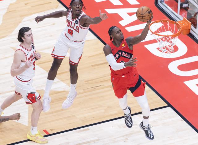 (261022) --  TORONTO, Oct. 22, 2026 (Xinhua) -- RJ Barrett (R) of Toronto Raptors goes up for a layup during the 2026-2027 NBA regular season game between Toronto Raptors and Chicago Bulls in Toronto, Canada, on Oct. 21, 2026. (Photo by Zou Zheng/Xinhua)
