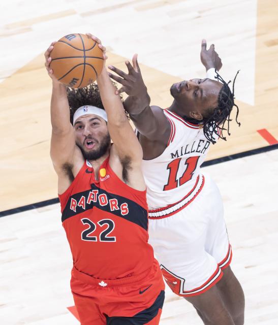 (261022) --  TORONTO, Oct. 22, 2026 (Xinhua) -- Leonard Miller (R) of Chicago Bulls fights for a rebound with Allen Graves of Toronto Raptors during the 2026-2027 NBA regular season game between Toronto Raptors and Chicago Bulls in Toronto, Canada, on Oct. 21, 2026. (Photo by Zou Zheng/Xinhua)