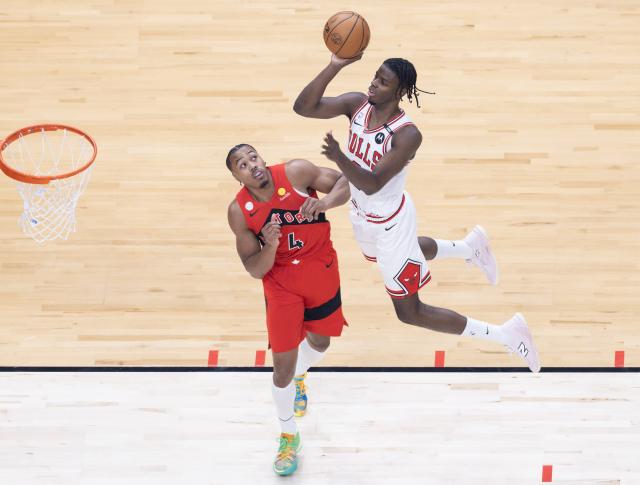 (261022) --  TORONTO, Oct. 22, 2026 (Xinhua) -- Caleb Wilson (R) of Chicago Bulls jumps to shoot during the 2026-2027 NBA regular season game between Toronto Raptors and Chicago Bulls in Toronto, Canada, on Oct. 21, 2026. (Photo by Zou Zheng/Xinhua)