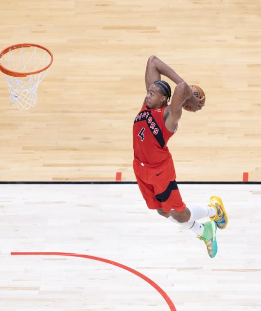 (261022) --  TORONTO, Oct. 22, 2026 (Xinhua) -- Scottie Barnes of Toronto Raptors dunks during the 2026-2027 NBA regular season game between Toronto Raptors and Chicago Bulls in Toronto, Canada, on Oct. 21, 2026. (Photo by Zou Zheng/Xinhua)