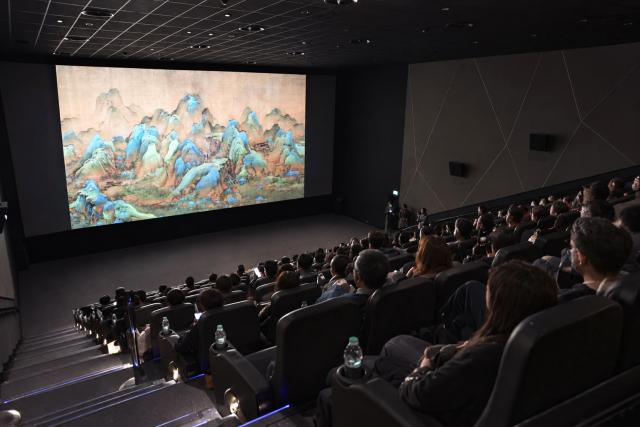 (261022) -- MUSCAT, Oct. 22, 2026 (Xinhua) -- Audiences watch "A Tapestry of a Legendary Land," the opening film of the first Chinese Film Week in Oman, at a cinema in Muscat, Oman, Oct. 21, 2026. The film week opened here on Wednesday, bringing Chinese films of various genres to local audiences and showcasing the artistic appeal of Chinese cinema and culture. (Chinese Embassy in Oman/Handout via Xinhua)