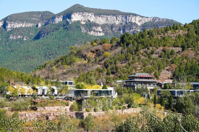 (261022) -- JINAN, Oct. 22, 2026 (Xinhua) -- This photo taken on Oct. 21, 2026 shows the autumn scenery of Lingyan Mountain in Jinan, east China's Shandong Province. (Xinhua/Zhu Zheng)