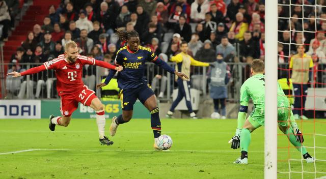 (261022) -- MUNICH, Oct. 22, 2026 (Xinhua) -- Konrad Laimer (L) of Bayern Munich vies with Noni Madueke (C) of Arsenal during the UEFA Champions League match between Bayern Munich and Arsenal in Munich, Germany, on Oct. 21, 2026. (Photo by Philippe Ruiz/Xinhua)