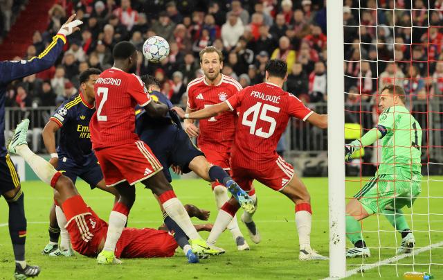 (261022) -- MUNICH, Oct. 22, 2026 (Xinhua) -- Players vie for the ball during the UEFA Champions League match between Bayern Munich and Arsenal in Munich, Germany, on Oct. 21, 2026. (Photo by Philippe Ruiz/Xinhua)
