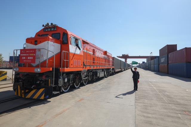(261022) -- SHENYANG, Oct. 22, 2026 (Xinhua) -- A freight train loaded with containers departs from Puhe station in Shenyang, northeast China's Liaoning Province, Oct. 22, 2026.
  A China-Europe freight train bound for Moscow departed Puhe station in Shenyang, northeast China's Liaoning Province, at around 11:30 a.m. Thursday, bringing the service's cumulative trips to top 140,000 and transporting goods worth over 560 billion U.S. dollars since 2011.
  Within China, 96 scheduled routes for trains traveling at 120 km per hour link 132 cities along the western, central and eastern corridors, while overseas the network now runs on three lines: northern, central and southern. Together they reach 237 cities in 26 European countries and more than 100 cities in 12 Asian countries, covering most parts of Eurasia, according to China State Railway Group Co., Ltd. (China Railway), the national rail operator.
  The southern route is now operating on regular basis, running 746 trains in the first nine months of 2026, up 125 percent year on year. (Xinhua/Pan Yulong)