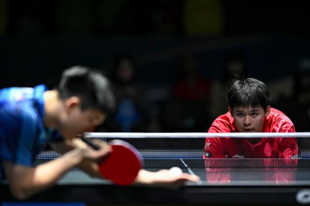 (261022) -- TASHKENT, Oct. 22, 2026 (Xinhua) -- Lin Shidong (R) of China competes during the men's teams semifinals against Feng Yi-Hsin of Chinese Taipei at the 29th ITTF-Asian Table Tennis Championships in Tashkent, Uzbekistan, Oct. 22, 2026. (Xinhua/Feng Kaihua)