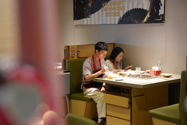 (261022) -- HANOI, Oct. 22, 2026 (Xinhua) -- People enjoy hotpot at Chinese hotpot chain Haidilao in Hanoi, Vietnam, Oct. 20, 2026. TO GO WITH "Feature: Vietnamese diners develop growing appetite for Chinese cuisine" (Xinhua/Liu Ying)