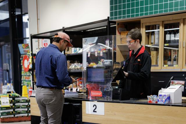 (261022) -- CANBERRA, Oct. 22, 2026 (Xinhua) -- A supermarket cashier works in Canberra, Australia, on Oct. 22, 2026. Job vacancies in Australia fell 0.9 percent in the three months to August, following a 2.2-percent decline in the previous three months, official data showed on Thursday.
  TO GO WITH "Job vacancies fall again in Australia" (Photo by Chu Chen/Xinhua)