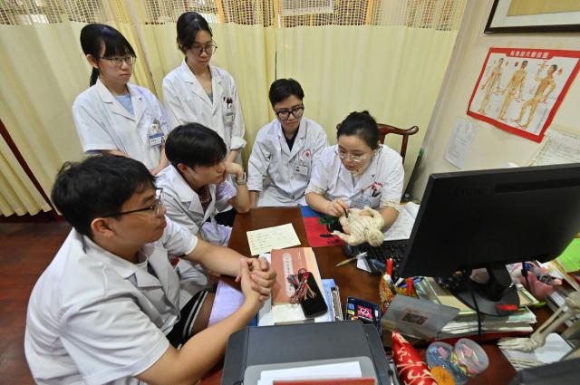 (261022) -- NANNING, Oct. 22, 2026 (Xinhua) -- Vietnamese student Lam Quang Duong (2nd R) and other students listen as Dr. Chen Manghua (1st R) explains acupuncture knowledge at the Second Affiliated Hospital of Guangxi University of Chinese Medicine in Nanning, south China's Guangxi Zhuang Autonomous Region, Oct. 21, 2026.
  Lam enrolled to the university in 2019 and completed his undergraduate studies in traditional Chinese medicine (TCM). Now he is pursuing master degree in acupuncture and tuina.
  Coming from a family of medical professionals, he chose a different path from his family members, most of whom practice Western medicine. His goal was to become the first TCM practitioner in his family. 
  Fluent in Chinese, Lam believes that TCM is not only a medical skill, but also a means of cross-border cultural exchange and heritage preservation. After graduation, he plans to return to Vietnam to practice medicine and continue his clinical and academic work in TCM.
  "I want to contribute to the medical development of China and Vietnam and help promote the exchange and preservation of traditional medicine between two countries," he said. (Xinhua/Lu Boan)