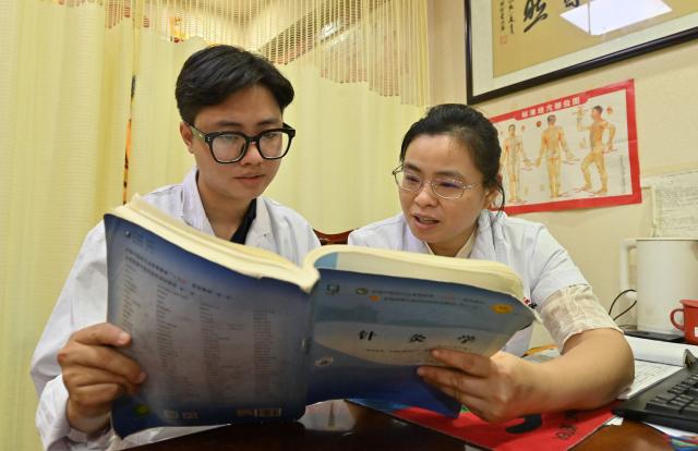 (261022) -- NANNING, Oct. 22, 2026 (Xinhua) -- Vietnamese student Lam Quang Duong (L) learns acupuncture under the guidance of his mentor, Dr. Chen Manghua, at the Second Affiliated Hospital of Guangxi University of Chinese Medicine in Nanning, south China's Guangxi Zhuang Autonomous Region, Oct. 21, 2026.
  Lam enrolled to the university in 2019 and completed his undergraduate studies in traditional Chinese medicine (TCM). Now he is pursuing master degree in acupuncture and tuina.
  Coming from a family of medical professionals, he chose a different path from his family members, most of whom practice Western medicine. His goal was to become the first TCM practitioner in his family. 
  Fluent in Chinese, Lam believes that TCM is not only a medical skill, but also a means of cross-border cultural exchange and heritage preservation. After graduation, he plans to return to Vietnam to practice medicine and continue his clinical and academic work in TCM.
  "I want to contribute to the medical development of China and Vietnam and help promote the exchange and preservation of traditional medicine between two countries," he said. (Xinhua/Lu Boan)