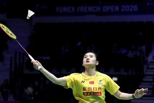 (261022) -- PARIS, Oct. 22, 2026 (Xinhua) -- Han Yue of China hits a return during the women's singles round of 16 match against Mia Blichfeldt of Denmark at the French Open badminton tournament in Paris, France, Oct. 22, 2026. (Xinhua/Wu Huiwo)