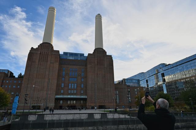 (261022) -- LONDON, Oct. 22, 2026 (Xinhua) -- A man takes photos of Battersea Power Station in London, Britain, Oct. 22, 2026. Located on the south bank of the River Thames in London, Battersea Power Station was built in two main phases between 1929 and 1955. At its peak, the coal-fired power station supplied about one-fifth of London's electricity, powering important buildings including Buckingham Palace and the Houses of Parliament.
The building, known for its four white chimneys, stood derelict for decades after electricity generation ceased in 1983. Following restoration and redevelopment, the former industrial landmark reopened to the public in 2022 as a mixed-use complex featuring shops, restaurants, offices, homes and leisure facilities. (Xinhua/Li Mangmang)