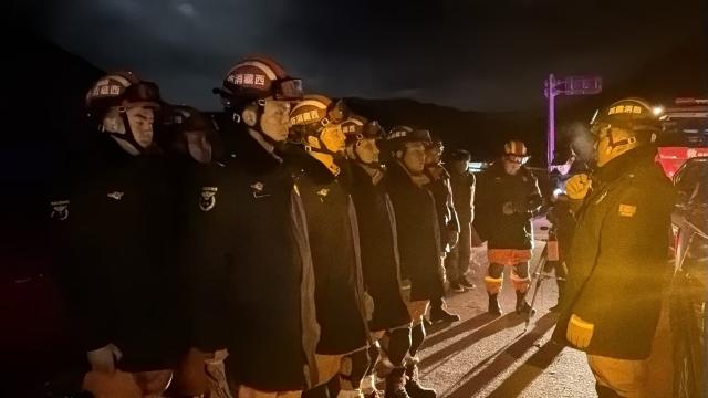 (261023) -- NAGQU, Oct. 23, 2026 (Xinhua) -- Firefighters arrive at an earthquake-hit village in Baqen County of Nagqu City in southwest China's Xizang Autonomous Region, on Oct. 23, 2026.
  Sixteen people were killed and 32 others injured after a 7.0-magnitude earthquake struck Baqen County of Nagqu City in southwest China's Xizang Autonomous Region at 10:33 p.m. Thursday (Beijing Time), according to the city's emergency management bureau.
  As of 2:25 a.m. Friday, 11 of the injured were in serious condition while 21 sustained minor injuries. Over 300 houses collapsed.
  The damage caused by the quake is being further evaluated, and disaster relief work is underway.
  More than 300 police officers have been dispatched to the epicenter for relief work while the regional fire and rescue corps has mobilized 347 personnel to the affected areas. (Xinhua)