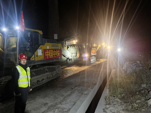 (261023) -- NAGQU, Oct. 23, 2026 (Xinhua) -- Rescuers arrive in Baqen County of Nagqu City in southwest China's Xizang Autonomous Region on Oct. 23, 2026.
  Sixteen people were killed and 32 others injured after a 7.0-magnitude earthquake struck Baqen County of Nagqu City in southwest China's Xizang Autonomous Region at 10:33 p.m. Thursday (Beijing Time), according to the city's emergency management bureau.
  As of 2:25 a.m. Friday, 11 of the injured were in serious condition while 21 sustained minor injuries. Over 300 houses collapsed.
  The damage caused by the quake is being further evaluated, and disaster relief work is underway.
  More than 300 police officers have been dispatched to the epicenter for relief work while the regional fire and rescue corps has mobilized 347 personnel to the affected areas. (Xinhua)