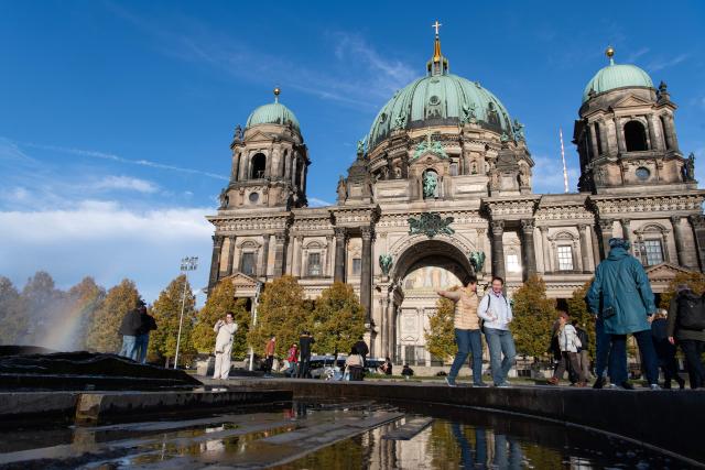 (261023) -- BERLIN, Oct. 23, 2026 (Xinhua) -- Tourists visit the Berlin Cathedral in Berlin, Germany, Oct. 22, 2026.
  Berlin is located in northeastern Germany and is the country's capital and largest city. The city boasts historic buildings that reflect its rich history, while retaining a vibrant and cosmopolitan character. (Xinhua/Zhang Haofu)