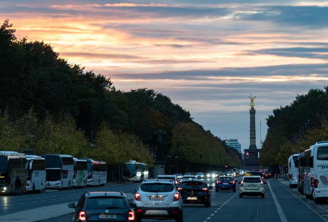 (261023) -- BERLIN, Oct. 23, 2026 (Xinhua) -- Vehicles are pictured near the Berlin Victory Column in Berlin, Germany, Oct. 22, 2026.
  Berlin is located in northeastern Germany and is the country's capital and largest city. The city boasts historic buildings that reflect its rich history, while retaining a vibrant and cosmopolitan character. (Xinhua/Zhang Haofu)