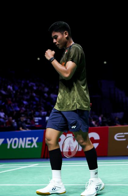 (261023) -- PARIS, Oct. 23, 2026 (Xinhua) -- Moh. Zaki Ubaidillah of Indonesia reacts during the men's singles 1/8 final match between Moh. Zaki Ubaidillah of Indonesia and Watanabe Koki of Japan at the French Open badminton tournament in Paris, France, Oct. 22, 2026. (Xinhua/Wu Huiwo)