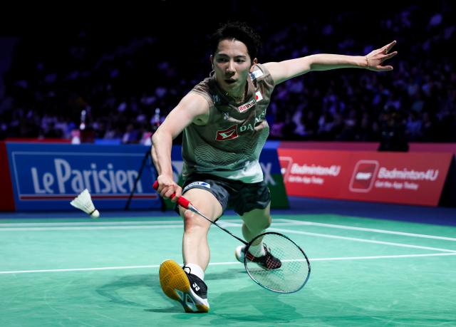 (261023) -- PARIS, Oct. 23, 2026 (Xinhua) -- Watanabe Koki of Japan hits a return during the men's singles 1/8 final match between Moh. Zaki Ubaidillah of Indonesia and Watanabe Koki of Japan at the French Open badminton tournament in Paris, France, Oct. 22, 2026. (Xinhua/Wu Huiwo)