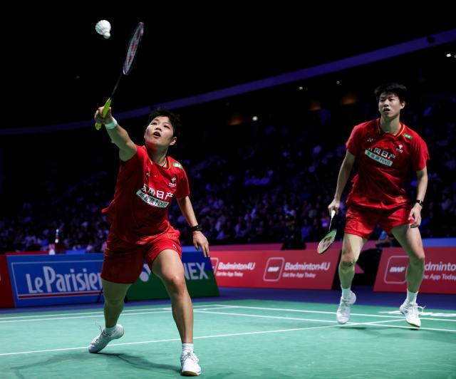 (261023) -- PARIS, Oct. 23, 2026 (Xinhua) -- Huang Dongping (L)/Feng Yanzhe of China compete during the mixed doubles 1/8 final match between Feng Yanzhe/Huang Dongping of China and Ruben Garcia/Lucia Rodriguez of Spain at the French Open badminton tournament in Paris, France, Oct. 22, 2026. (Xinhua/Wu Huiwo)