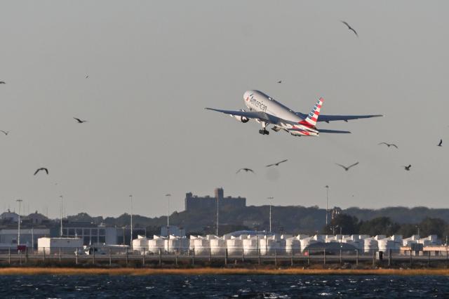 (261023) -- NEW YORK, Oct. 23, 2026 (Xinhua) -- An American Airlines aircraft takes off from John F. Kennedy International Airport (JFK) in New York City, the United States, Oct. 22, 2026. As major U.S. airlines reported their third-quarter (Q3) operating results, rising fuel costs put pressure on their profit margins despite strong travel demand.
   TO GO WITH "High fuel costs squeeze major U.S. airlines' profits despite strong revenues" (Photo by Ziyu Julian Zhu/Xinhua)