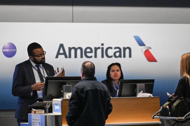 (261023) -- NEW YORK, Oct. 23, 2026 (Xinhua) -- Travelers check in at an American Airlines service desk at John F. Kennedy International Airport (JFK) in New York City, the United States, Oct. 22, 2026. As major U.S. airlines reported their third-quarter (Q3) operating results, rising fuel costs put pressure on their profit margins despite strong travel demand.
   TO GO WITH "High fuel costs squeeze major U.S. airlines' profits despite strong revenues" (Photo by Ziyu Julian Zhu/Xinhua)