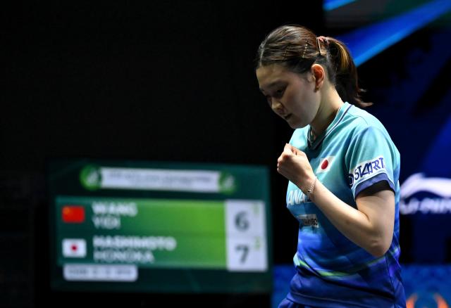 (261023) -- TASHKENT, Oct. 23, 2026 (Xinhua) -- Hashimoto Honoka of Japan reacts against Wang Yidi of China during the women's teams final between China and Japan at the 29th ITTF-Asian Table Tennis Championships in Tashkent, Uzbekistan, Oct. 22, 2026. (Xinhua/Feng Kaihua)
