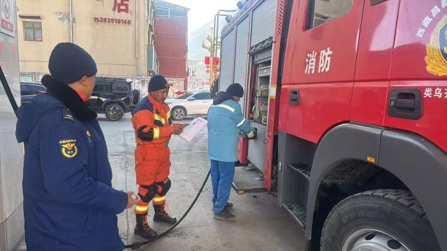 (261023) -- LHASA, Oct. 23, 2026 (Xinhua) -- A staff member of PetroChina oil station refuels a fire engine bounding for the earthquake-hit Baqen County of Nagqu City in southwest China's Xizang Autonomous Region, on Oct. 23, 2026. Sixteen people were killed and 65 others injured after a 7.0-magnitude earthquake struck Baqen County of Nagqu City in southwest China's Xizang Autonomous Region at 10:33 p.m. Thursday, the city's earthquake relief headquarters said on Friday.
   The Ministry of Emergency Management and authorities in Xizang have mobilized resources for rescue and relief operations. (Xinhua)