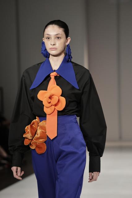 (261023) -- JOHANNESBURG, Oct. 23, 2026 (Xinhua) -- A model presents a creation from the Autumn/Winter 2027 collections during the South African Fashion Week in Johannesburg, South Africa, Oct. 22, 2026. (Photo by James Blackmore/Xinhua)