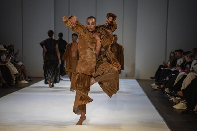 (261023) -- JOHANNESBURG, Oct. 23, 2026 (Xinhua) -- A model presents a creation from the Autumn/Winter 2027 collections during the South African Fashion Week in Johannesburg, South Africa, Oct. 22, 2026. (Photo by Ihsaan Haffejee/Xinhua)