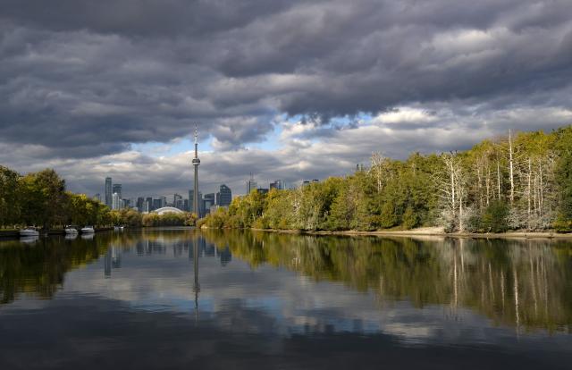 (261023) -- TORONTO, Oct. 23, 2026 (Xinhua) -- This photo taken on Oct. 22, 2026 shows a view of the CN Tower and its surrounding areas in Toronto, Canada. (Photo by Yang Shu/Xinhua)
