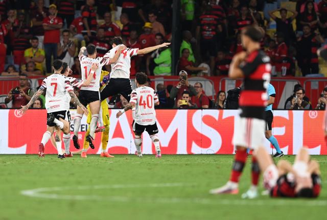 (261023) -- RIO DE JANEIRO, Oct. 23, 2026 (Xinhua) -- Players of Estudiantes de La Plata celebrate winning the penalty shootout of the second leg of the Copa Libertadores semifinal football match between Brazil's Flamengo and Argentina's Estudiantes de La Plata at the Maracana stadium in Rio de Janeiro, Brazil, Oct. 22, 2026. (Xinhua/Jin Haoyuan)