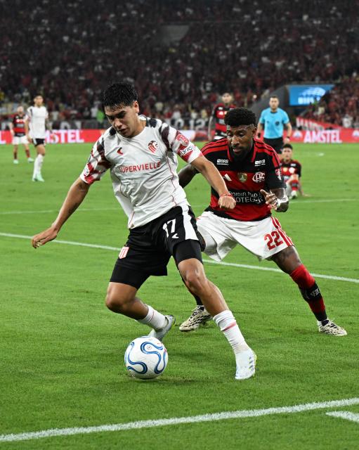 (261023) -- RIO DE JANEIRO, Oct. 23, 2026 (Xinhua) -- Joaquin Tobio Burgos (L) of Estudiantes de La Plata vies with Emerson Royal of Flamengo during the second leg of the Copa Libertadores semifinal football match between Brazil's Flamengo and Argentina's Estudiantes de La Plata at the Maracana stadium in Rio de Janeiro, Brazil, Oct. 22, 2026. (Xinhua/Jin Haoyuan)