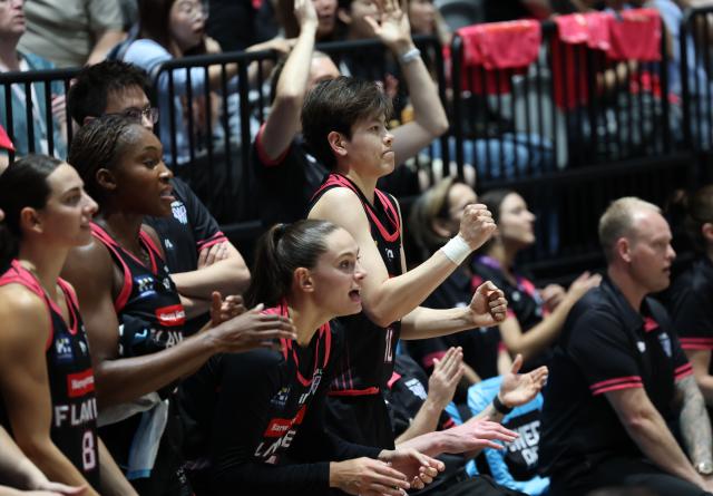 (261023) -- SYDNEY, Oct. 23, 2026 (Xinhua) -- Yang Shuyu (C) of Sydney Flames cheers for the team during the Women's National Basketball League (WNBL) basketball match between Sydney Flames and UC Capitals in Sydney, Australia, Oct. 23, 2026. (Xinhua/Gong Bing)