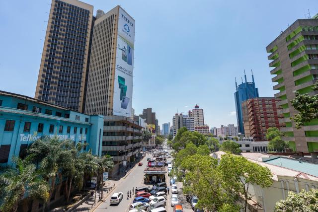(261023) -- NAIROBI, Oct. 23, 2026 (Xinhua) -- This photo taken on Aug. 25, 2026 shows an advertisement for Chinese mobile phone brand Tecno on a building in Nairobi, Kenya. TO GO WITH "Feature: Chinese smartphones help narrow digital divide in Africa" (Xinhua/Xie Jianfei)