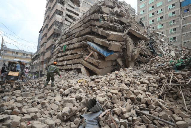 (261023) -- NAIROBI, Oct. 23, 2026 (Xinhua) -- This photo taken on Oct. 23, 2026 shows the site of a building collapse accident in Eastleigh, Nairobi, Kenya. Several people are feared trapped after an 18-story building under construction collapsed Friday afternoon in Eastleigh, a high-density commercial and residential suburb of Nairobi, the Kenyan capital. (Photo by Henry Naminde/Xinhua)