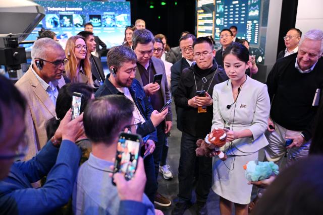 (261023) -- XIONG'AN, Oct. 23, 2026 (Xinhua) -- Participants of the 2026 Global Governance Forum (Xiong'an) learn about smart toys while visiting a smart-city science and innovation center in Xiong'an New Area, north China's Hebei Province, Oct. 23, 2026. The 2026 Global Governance Forum (Xiong'an) kicked off here on Friday and will last till Sunday. Participants from various countries and regions visited a smart-city science and innovation center and the construction site of the start-up zone of Xiong'an New Area ahead of the forum. (Xinhua/Mu Yu)