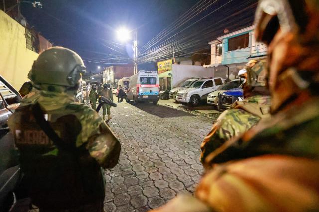 (261023) -- QUITO, Oct. 23, 2026 (Xinhua) -- Photo taken on Oct. 22, 2026 shows Ecuadorian military personnel deployed near El Inca prison, in northern Quito, capital of Ecuador. Eight inmates were killed Thursday in two separate riots at prisons in the Andean provinces of Cotopaxi and Pichincha in Ecuador, the National Service for Comprehensive Care for Adults Deprived of Liberty and Adolescent Offenders (SNAI) said. (Photo by Ricardo Landeta/Xinhua)