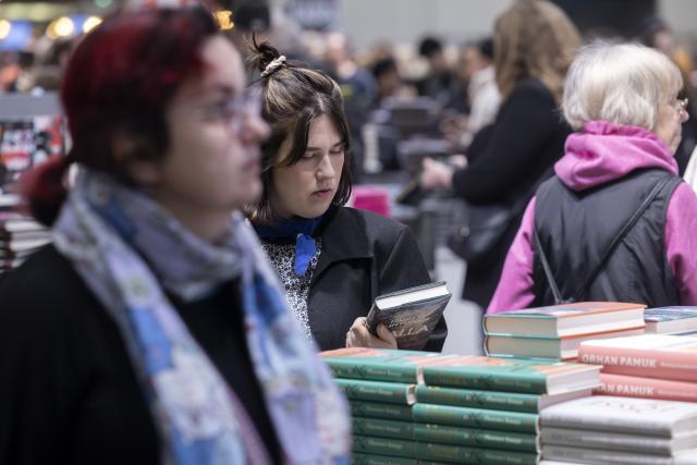 (261023) -- HELSINKI, Oct. 23, 2026 (Xinhua) -- Visitors browse books at the 2026 Helsinki Book Fair in Helsinki, Finland, Oct. 23, 2026. The 2026 Helsinki Book Fair is held from Oct. 22 to 25 at the Helsinki Expo and Convention Centre in the Finnish capital. (Photo by Matti Matikainen/Xinhua)