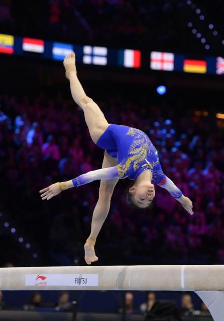 (261024) -- ROTTERDAM, Oct. 24, 2026 (Xinhua) -- Ke Qinqin of China competes during the balance beam event of the women's all around final at the Artistic Gymnastics World Championships 2026 in Rotterdam, the Netherlands, Oct. 23, 2026. (Xinhua/Weng Xinyang)