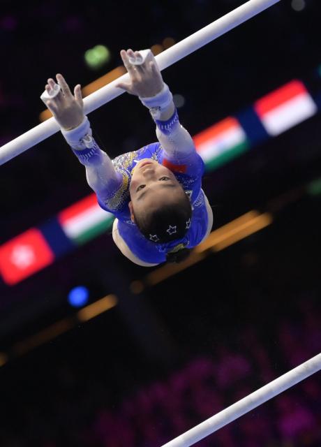 (261024) -- ROTTERDAM, Oct. 24, 2026 (Xinhua) -- Ke Qinqin of China competes during the uneven bars event of the women's all around final at the Artistic Gymnastics World Championships 2026 in Rotterdam, the Netherlands, Oct. 23, 2026. (Xinhua/Weng Xinyang)