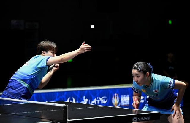 (261024) -- TASHKENT, Oct. 24, 2026 (Xinhua) -- Matsushima Sora (L)/Harimoto Miwa of Japan compete during the mixed doubles final against Huang Youzheng/Chen Yi of China at the 29th ITTF-Asian Table Tennis Championships in Tashkent, Uzbekistan, Oct. 23, 2026. (Xinhua/Feng Kaihua)