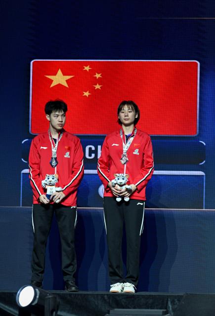 (261024) -- TASHKENT, Oct. 24, 2026 (Xinhua) -- Silver medalists Huang Youzheng (L)/Chen Yi of China pose for a photo during the awarding ceremony for the mixed doubles at the 29th ITTF-Asian Table Tennis Championships in Tashkent, Uzbekistan, Oct. 23, 2026. (Xinhua/Feng Kaihua)