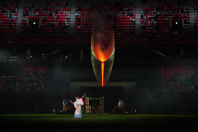 (261024) -- NAGOYA, Oct. 24, 2026 (Xinhua) -- An artist performs before the closing ceremony of the Aichi-Nagoya Asian Para Games in Nagoya, Japan, Oct. 24, 2026. (Xinhua/Jia Haocheng)