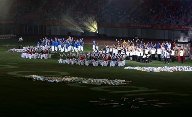 (261024) -- NAGOYA, Oct. 24, 2026 (Xinhua) -- Performers wave to the crowd during the closing ceremony of the Aichi-Nagoya Asian Para Games in Nagoya, Japan, Oct. 24, 2026. (Xinhua/Yao Qilin)
