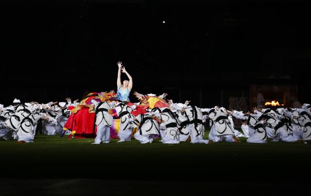 (261024) -- NAGOYA, Oct. 24, 2026 (Xinhua) -- Artists perform during the closing ceremony of the Aichi-Nagoya Asian Para Games in Nagoya, Japan, Oct. 24, 2026. (Xinhua/Jia Haocheng)