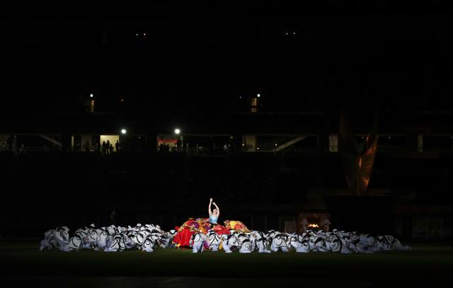 (261024) -- NAGOYA, Oct. 24, 2026 (Xinhua) -- Artists perform during the closing ceremony of the Aichi-Nagoya Asian Para Games in Nagoya, Japan, Oct. 24, 2026. (Xinhua/Jia Haocheng)