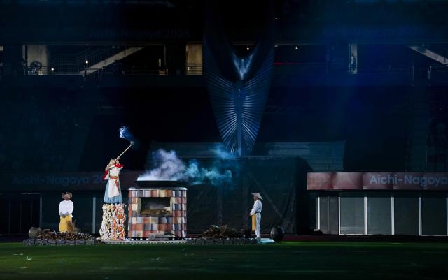 (261024) -- NAGOYA, Oct. 24, 2026 (Xinhua) -- Artists perform after the flame was extinguished during the closing ceremony of the Aichi-Nagoya Asian Para Games in Nagoya, Japan, Oct. 24, 2026. (Xinhua/Jia Haocheng)