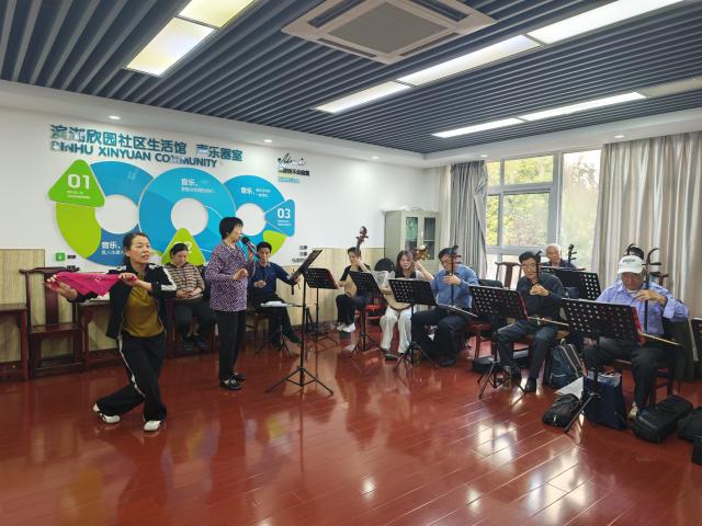 (261024) -- HEFEI, Oct. 24, 2026 (Xinhua) -- The elderly learn opera at a community in Baohe District of Hefei, east China's Anhui Province, Oct. 9, 2026. TO GO WITH "China Focus: China expands community-based care as population ages" (Xinhua/Guo Chen)