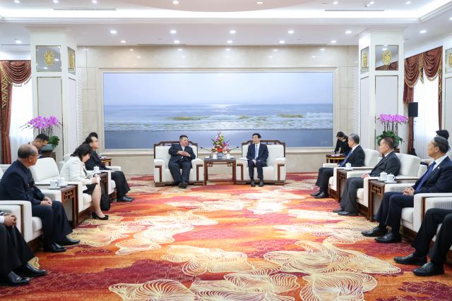 (261024) -- DANDONG, Oct. 24, 2026 (Xinhua) -- Wang Huning, a member of the Standing Committee of the Political Bureau of the Communist Party of China (CPC) Central Committee and chairman of the National Committee of the Chinese People's Political Consultative Conference, meets with Kim Jong Un, general secretary of the Workers' Party of Korea and president of the State Affairs of the Democratic People's Republic of Korea (DPRK), in Dandong, northeast China's Liaoning Province, Oct. 24, 2026. Wang on Saturday accompanied Kim on a visit to Dandong in northeast China's Liaoning Province and conveyed General Secretary of the CPC Central Committee and Chinese President Xi Jinping's cordial greetings and best wishes to Kim. (Xinhua/Liu Bin)