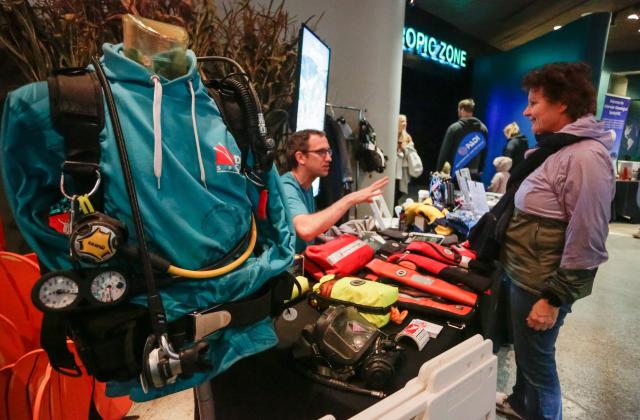 (261025) -- VANCOUVER, Oct. 25, 2026 (Xinhua) -- Diving equipment is displayed during Divers' Weekend at the Vancouver Aquarium in Vancouver, British Columbia, Canada, on Oct. 24, 2026. The two-day event, which opened here on Saturday, brings together diving professionals and organizations and features diving equipment displays, underwater demonstrations and expert talks aimed at promoting diving safety and preparedness. (Photo by Liang Sen/Xinhua)